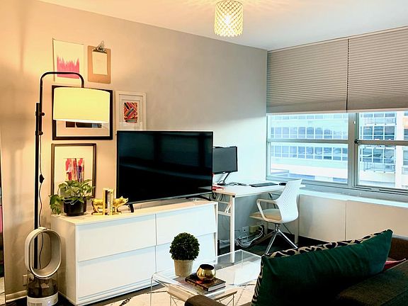 4th image of 3550 N Lake Shore Dr APT 323