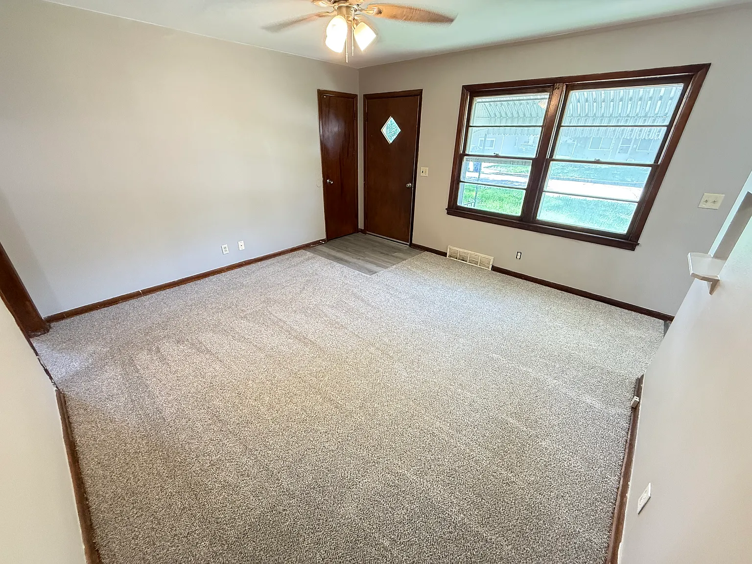 2422 Jewell St — Photo 4
