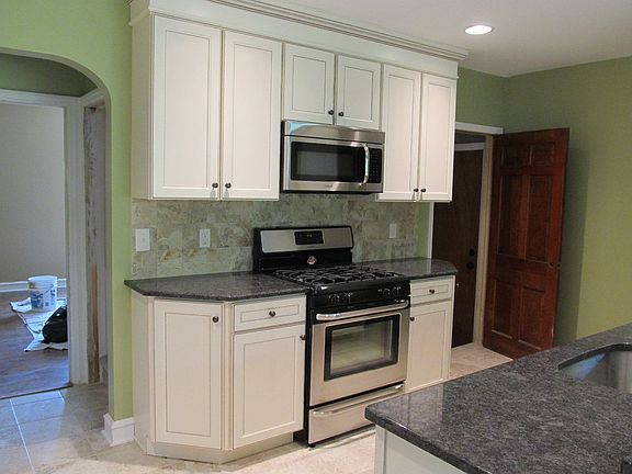 Kit - Granite countertops