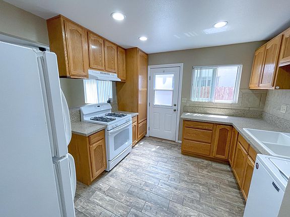 3rd image of 1431 12th St APT A