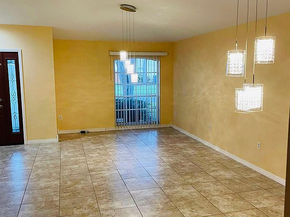 4th image of 913 Summer Breeze Dr