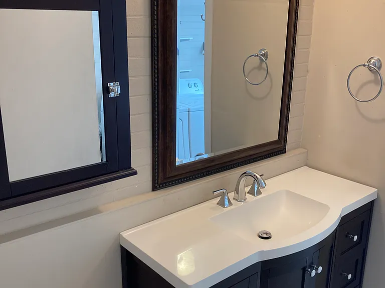 2nd floor main bathroom