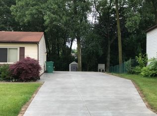 241 Woodlake Dr, Brighton, MI