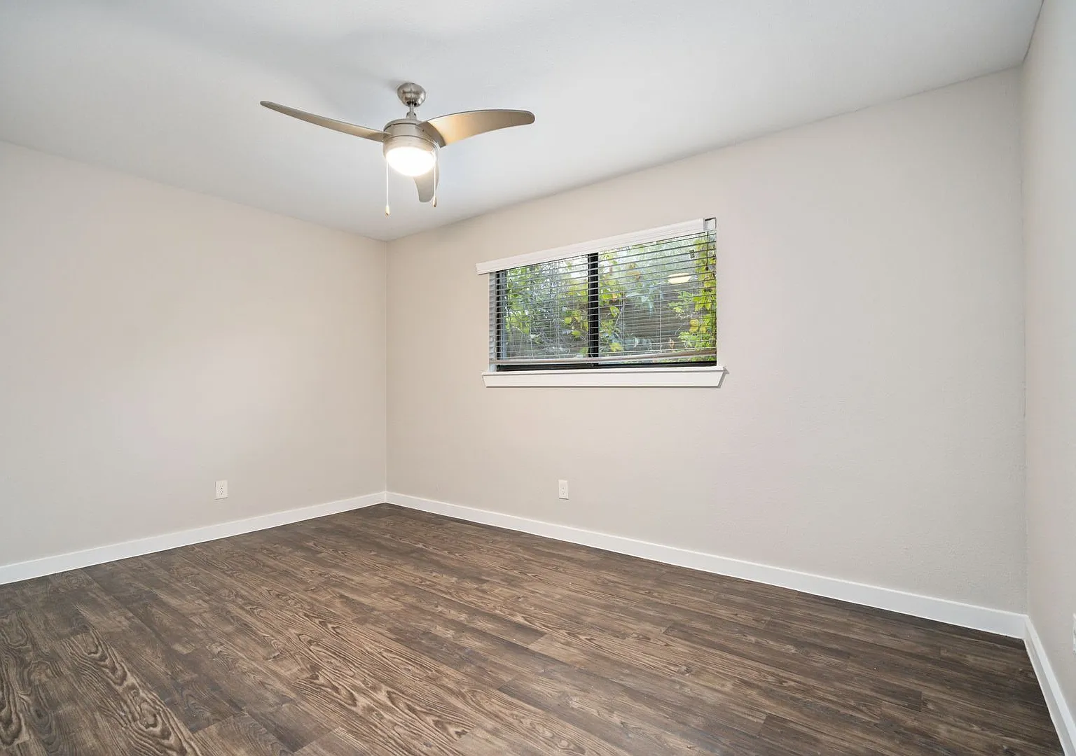 Dream Montrose - 3414 Graustark Street — Photo 3