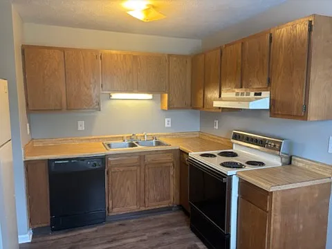 486 Britton Ave #3 — Photo 4