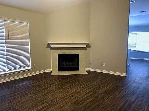 3rd image of 2403 Carnation Ct