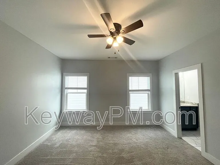 2217 Laurens St — Photo 10