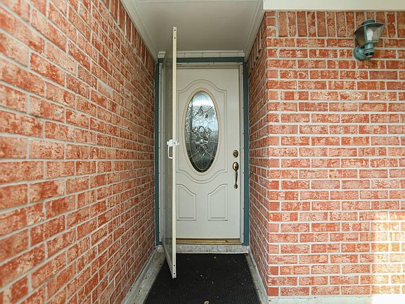 3rd image of 1809 Lazy Creek Ln