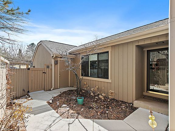 2nd image of 814 Oak Hill Rd