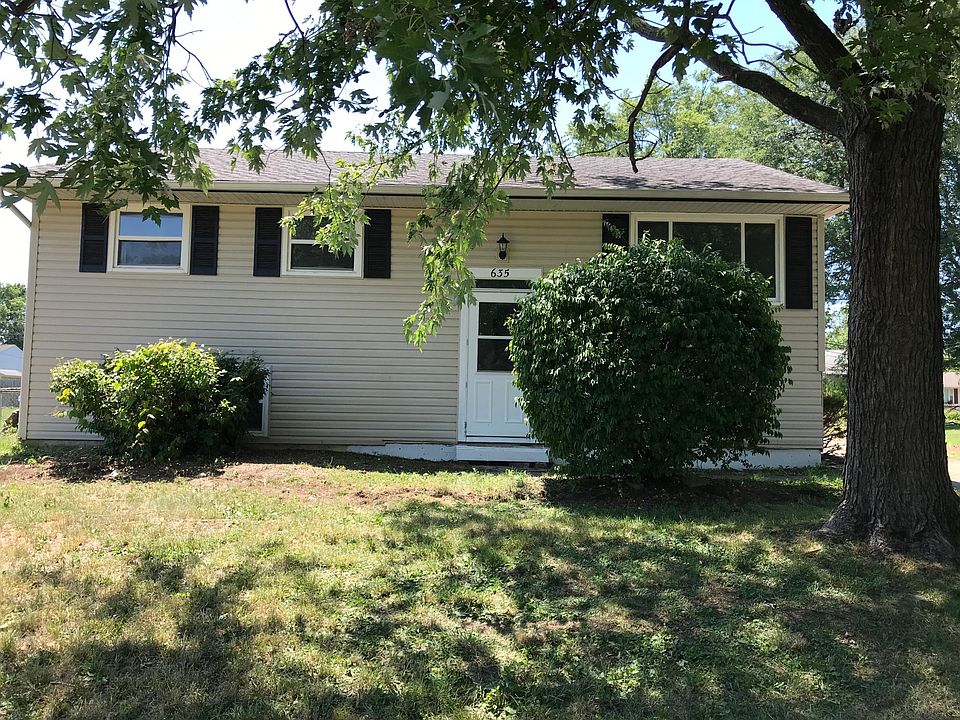 Lovely shaded front yard