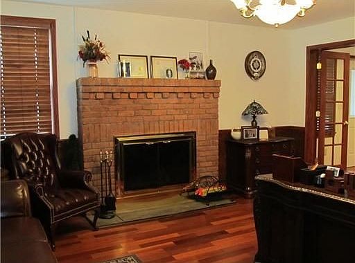 3rd image of 100 Sullivan St