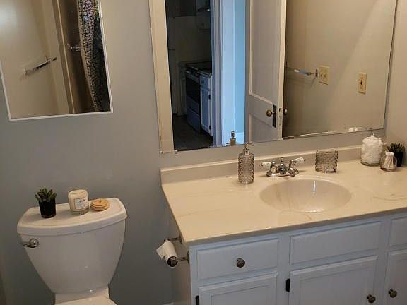 5th image of 708 E 26th St APT 2W