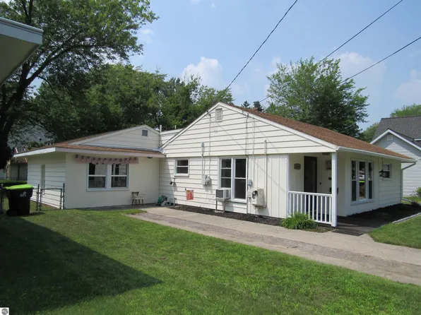 513 Sawyer St, East Tawas, MI 48730