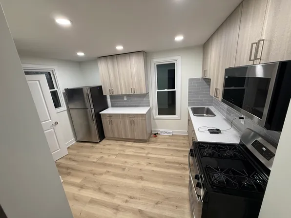 1816 Howe St, Racine, WI 53403