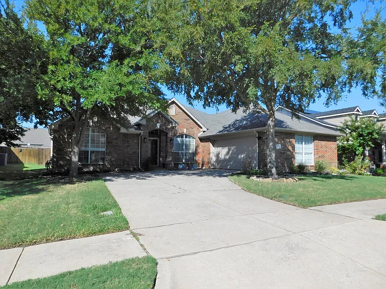 1119 Postwood Dr — Photo 2