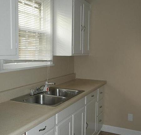 4th image of 112 Clover Ave NE