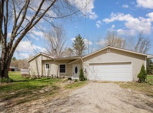 1281 N Nine Mile Rd, Sanford, MI 48657