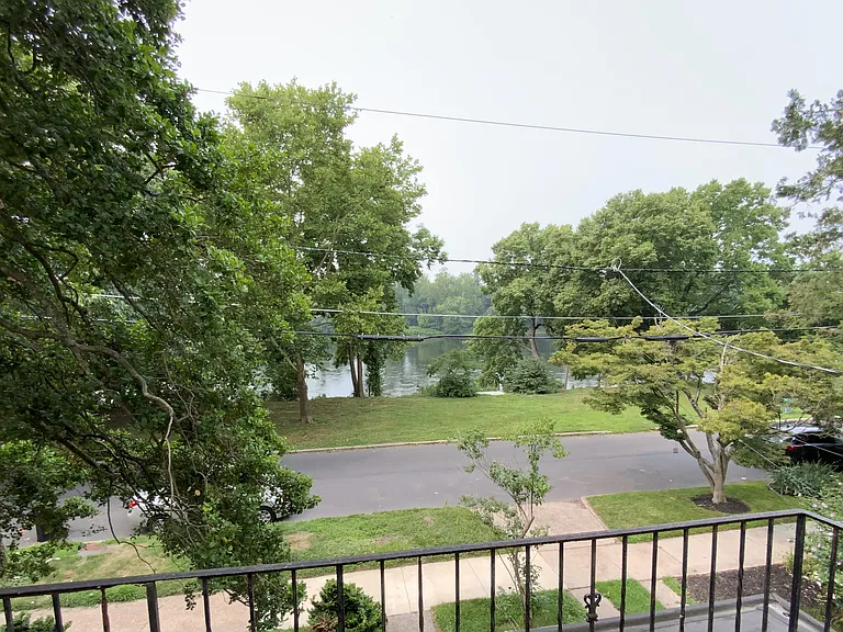 1626 Riverside Dr — Photo 17