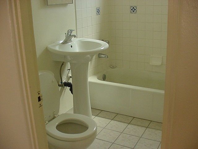 2nd image of 2846 Broadway