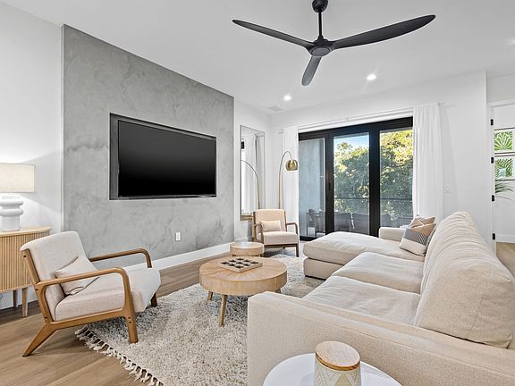 5th image of 210 W Columbus Dr #9