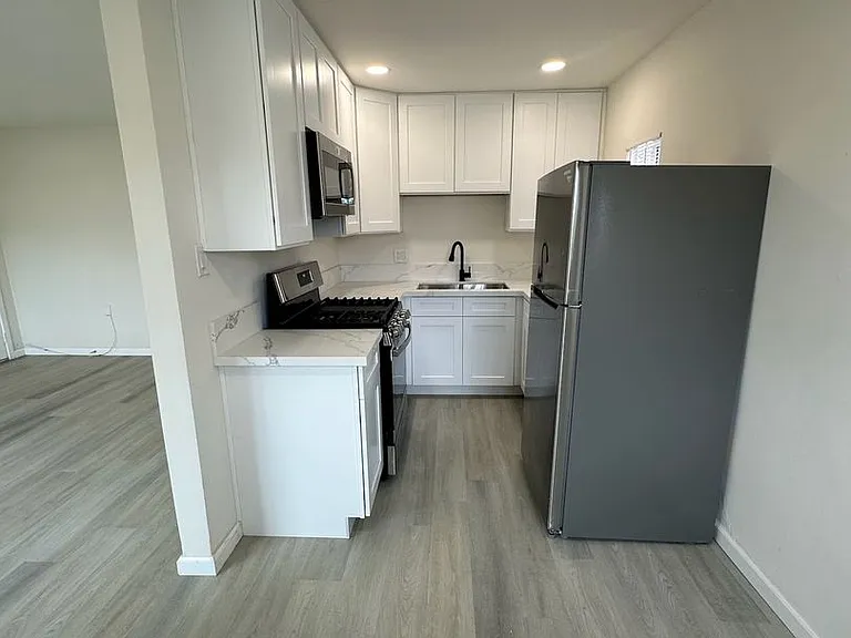1109 S 36th St #4 — Photo 1