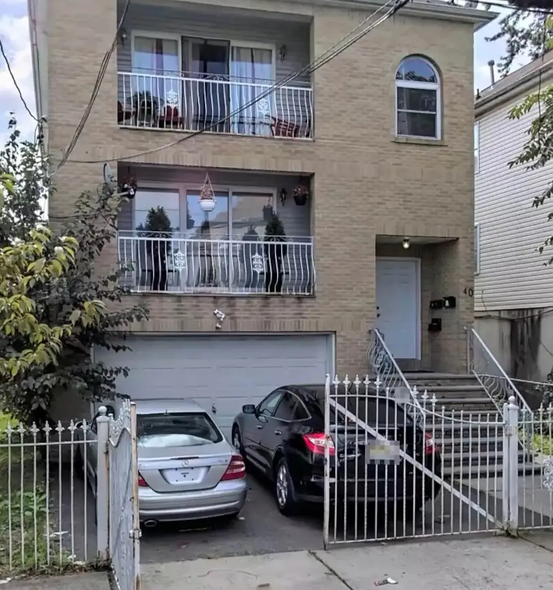 3 bed, $2,195 — Photo 1