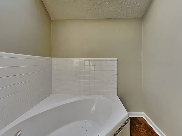 2277 Hampton Dr — Photo 11