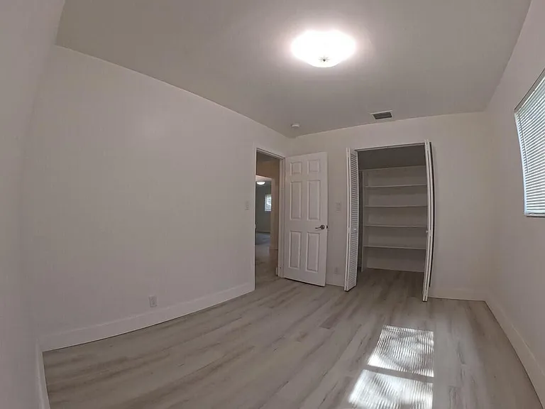 2300 Cleveland St — Photo 11