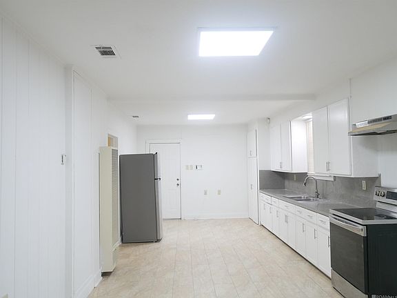 2nd image of 4005 Lee St