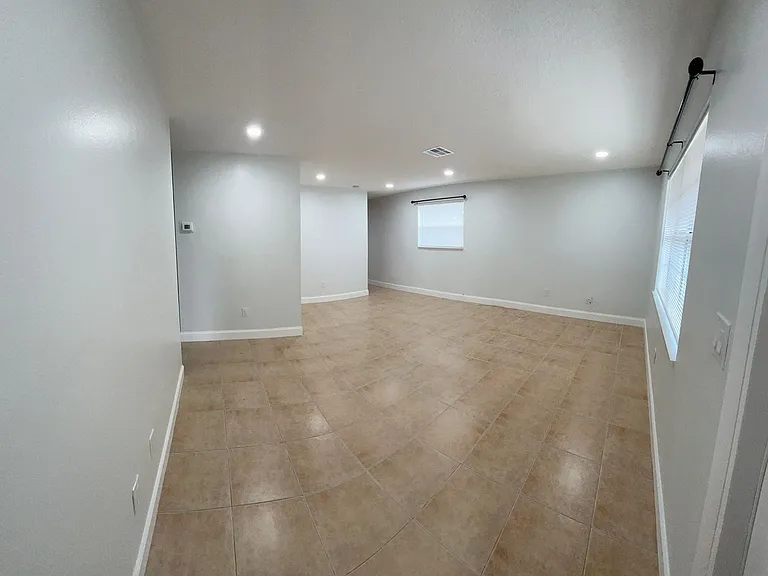 520 46th St #522 — Photo 17