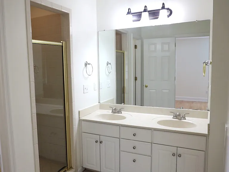 1406 Clairmonte Cir — Photo 11