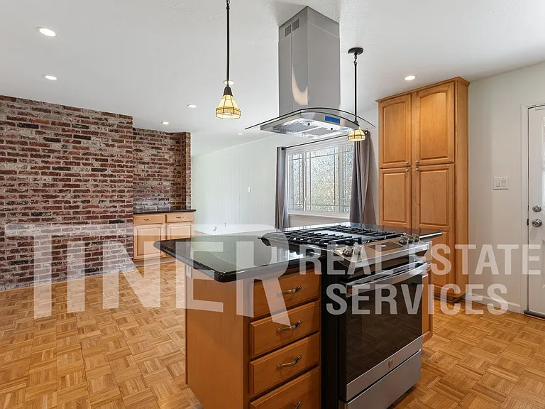 9136 Cecile Way — Photo 4