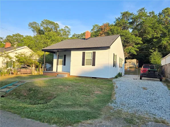 28 Ames St, Seneca, SC 29678