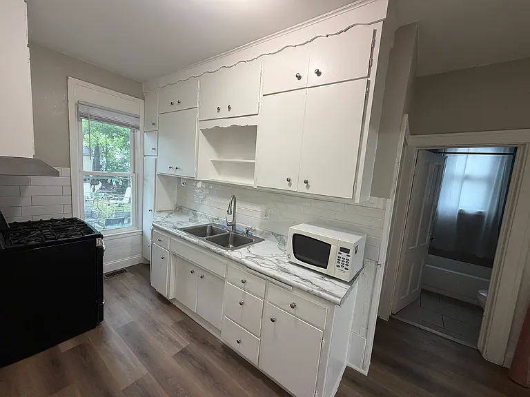 3023 Queen Ave N #1 — Photo 2