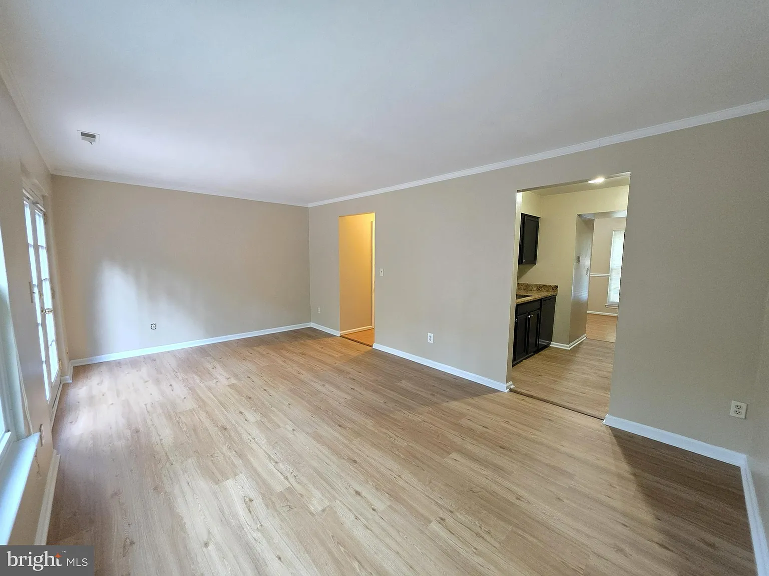 3 bed, 2.5 bath, 1580 sqft, $3,300 — Photo 4