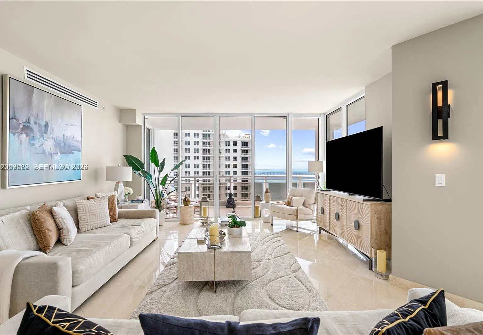 Carbonell Condo — Photo 1