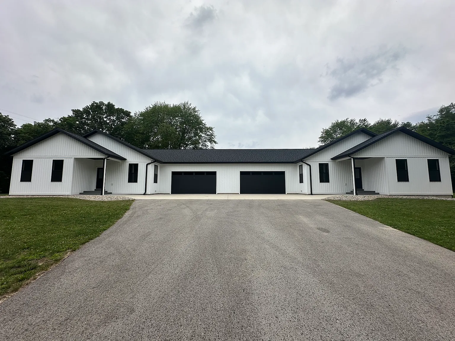 3 bed, 3300 sqft, $2,500 — Photo 1