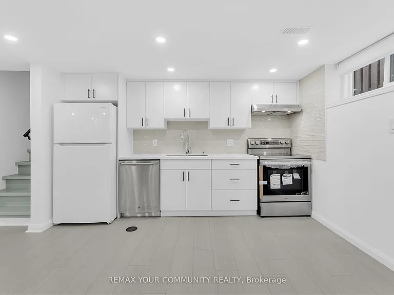 39 Veerland Dr #BASEMENT — Photo 9