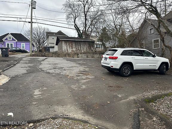 2nd image of 1726 Forest Ave