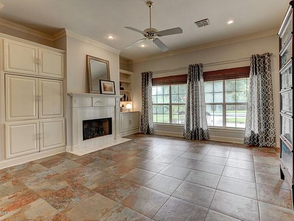 4th image of 304 Sommerset Dr