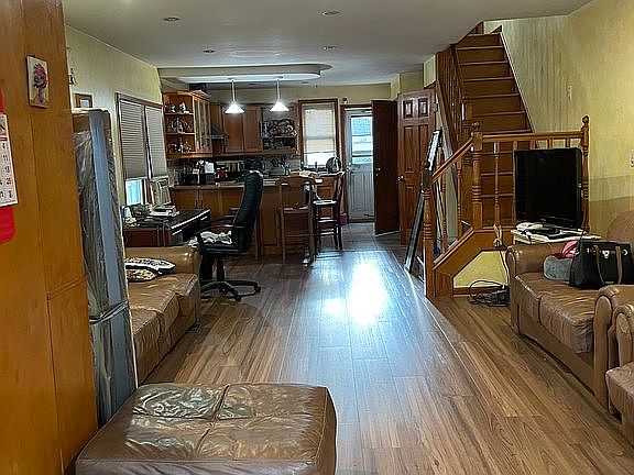 3rd image of 3334 204th St