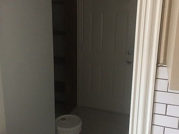 4th image of 2858 Fernwood Ave