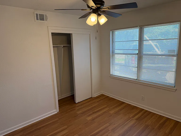 2800 W Fuller Ave — Photo 17