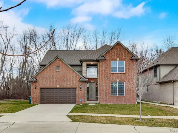 1567 N Lake, Troy, MI 48083
