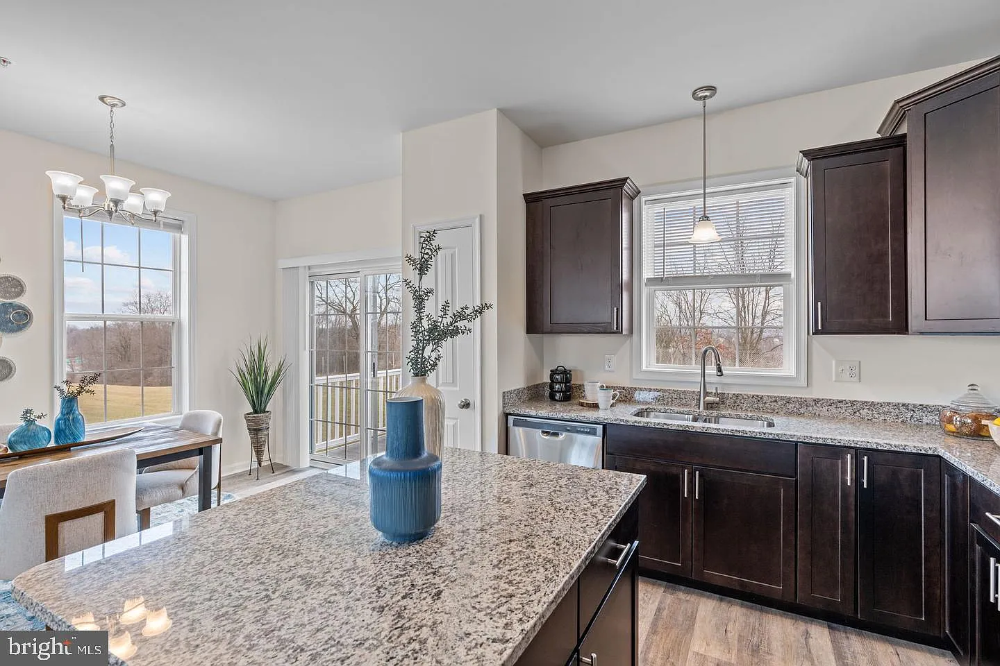 4 bed, 2.5 bath, 1730 sqft, $2,233 — Photo 4
