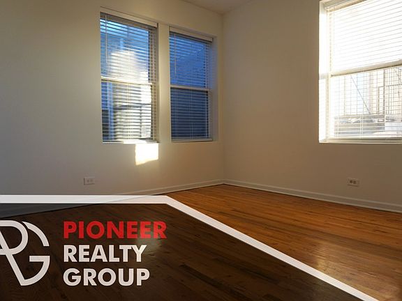 3rd image of 2450 N Southport Ave #2450302