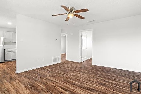 5th image of 401 Root Ave APT 1