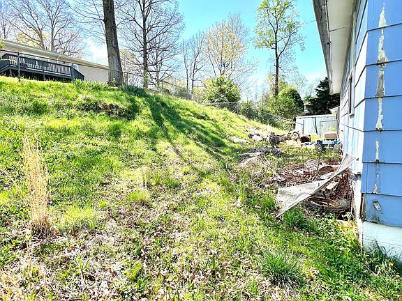 5th image of 411 Fayette Cir