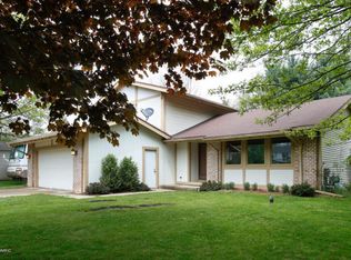 6401 Eagle Ridge Dr, Kalamazoo, MI 49004