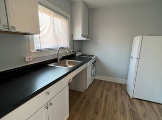 224 Jefferson Ave APT 2, Elgin, IL 60120